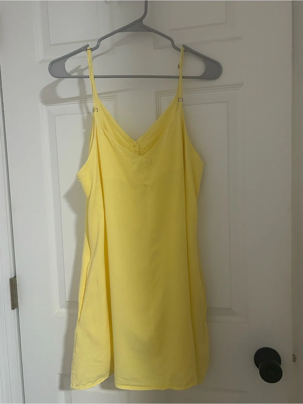 Yellow Button-Front Spaghetti Strap midi dress - Picture 2 of 5